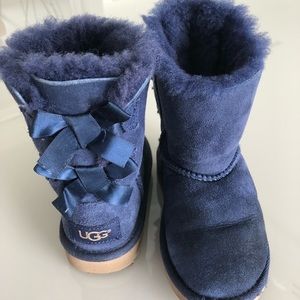 UGG Girls Bow Boot (9 Toddler)